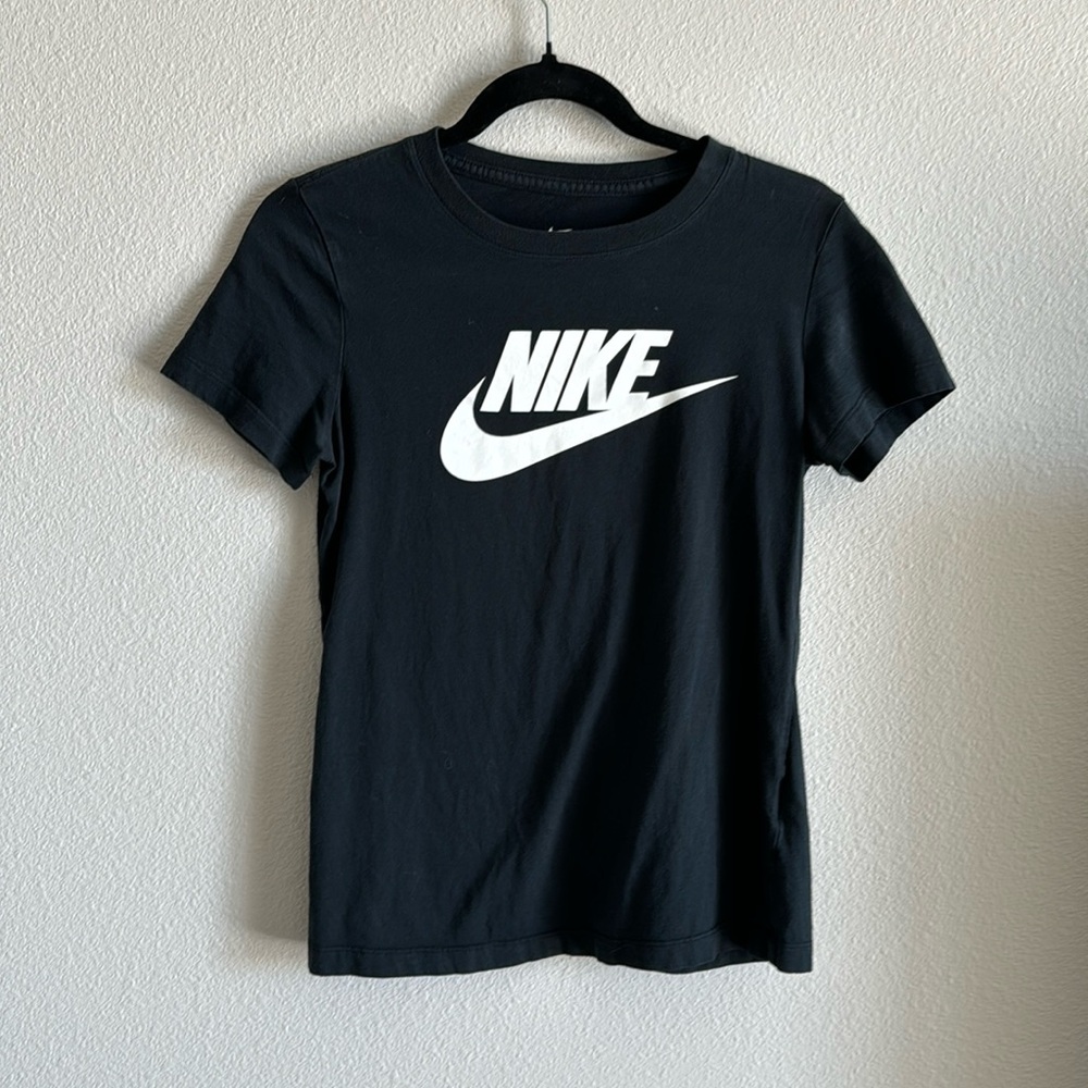 Nike Basic Tee
